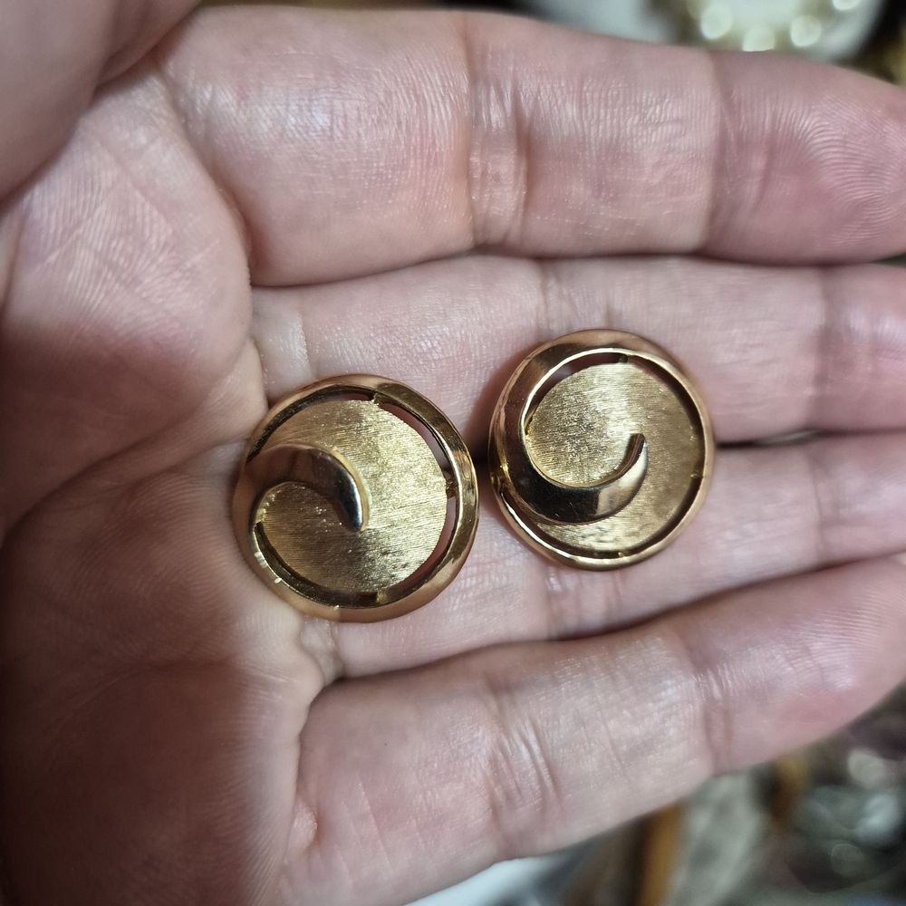 Trifari Gold Tone Swirl Clip-On Earrings